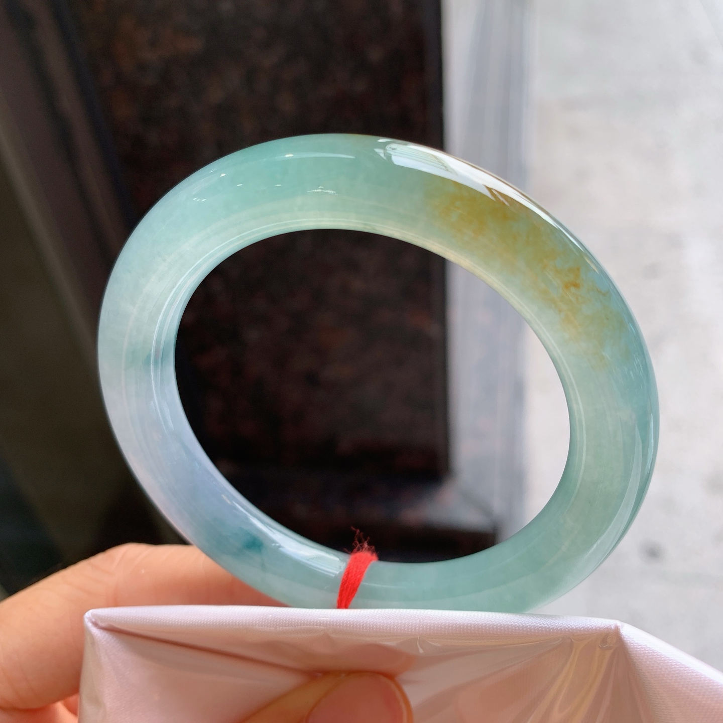 圆条三彩 有纹裂微扣 尺寸：53.2/10.6 特色料子