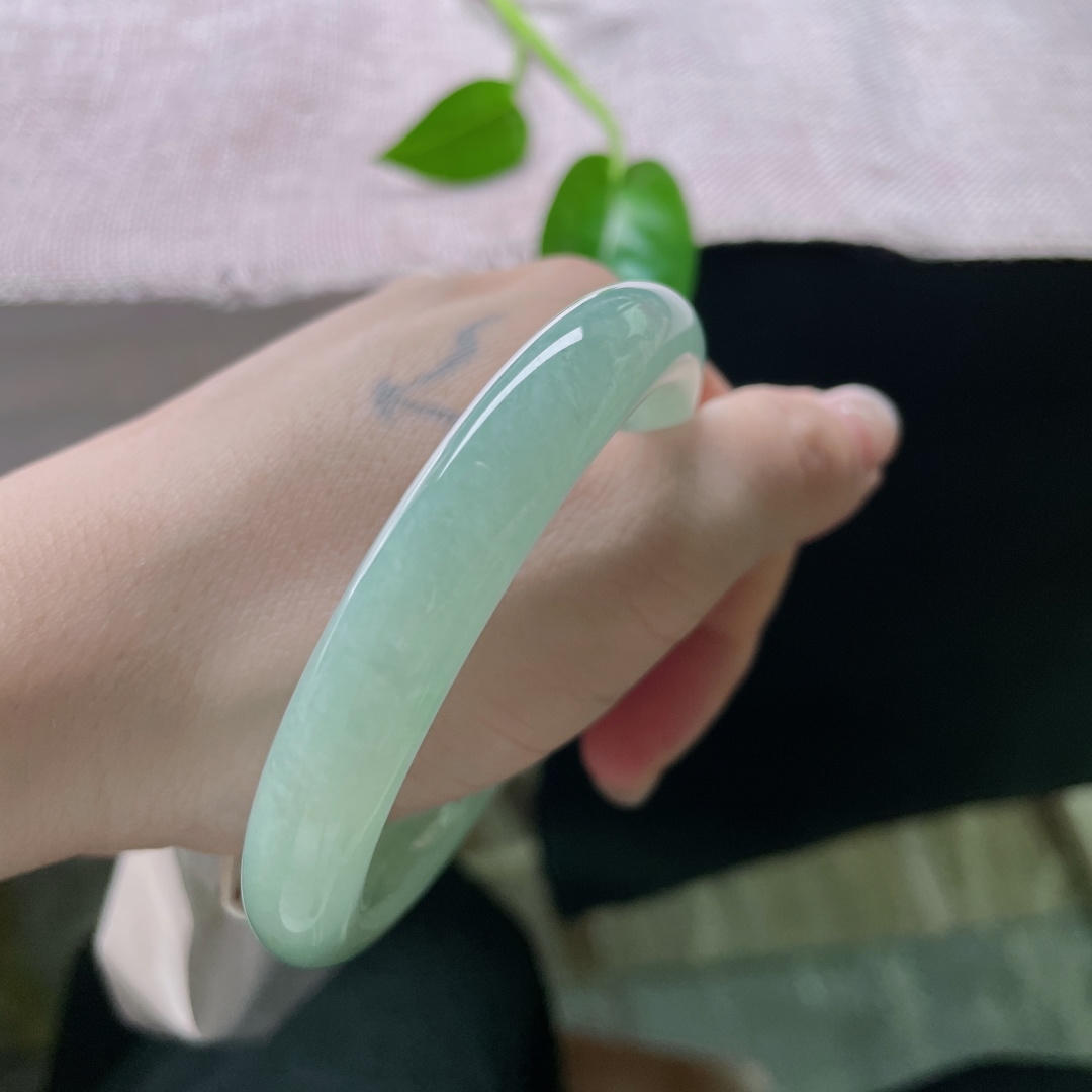 54.5/10.4果绿圆条，颜色分布均匀，甜美可人，干净，小清新减龄，无裂，ss53669a