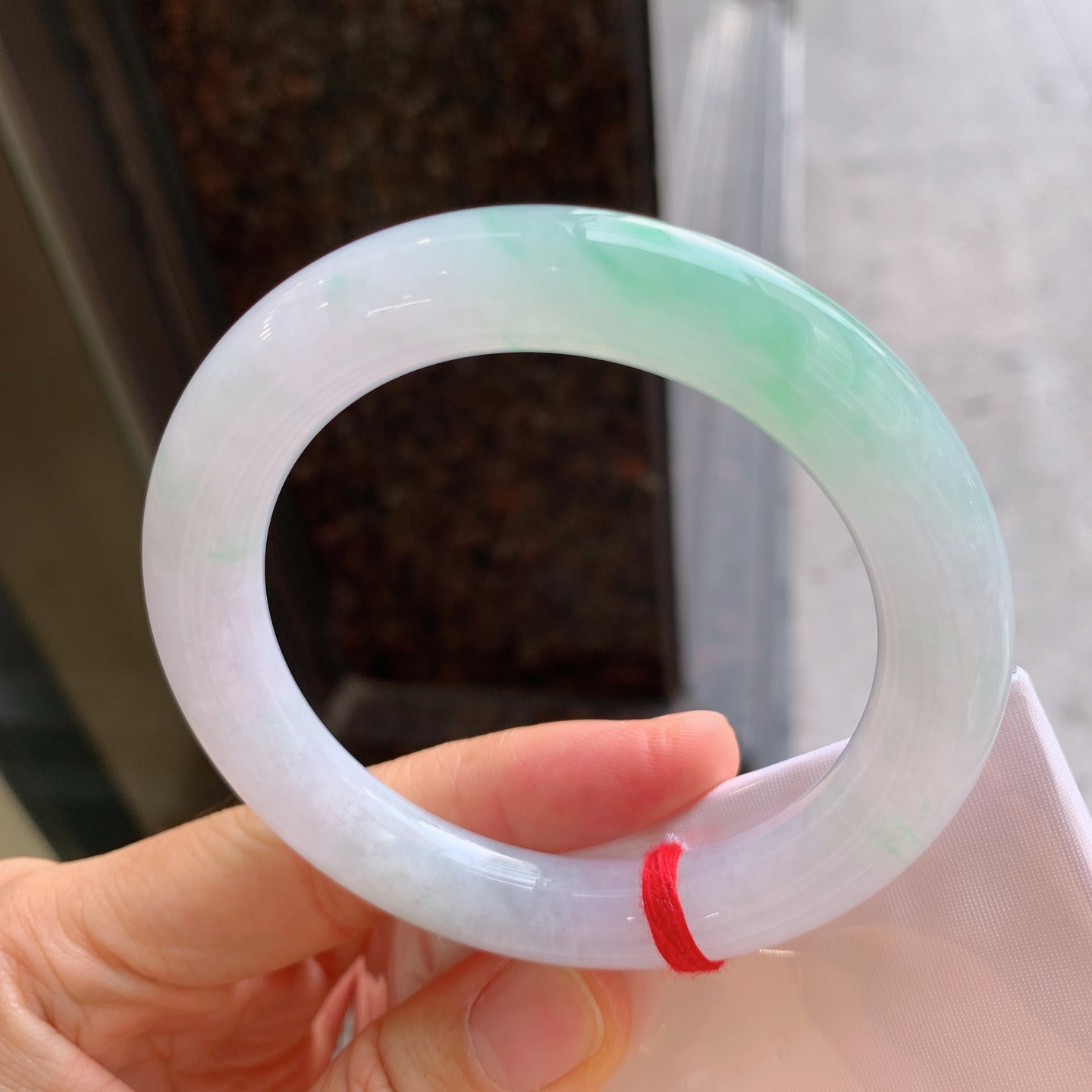 圆条冰飘绿 表皮微瑕疵 尺寸：56.6/10.7/11 清爽
