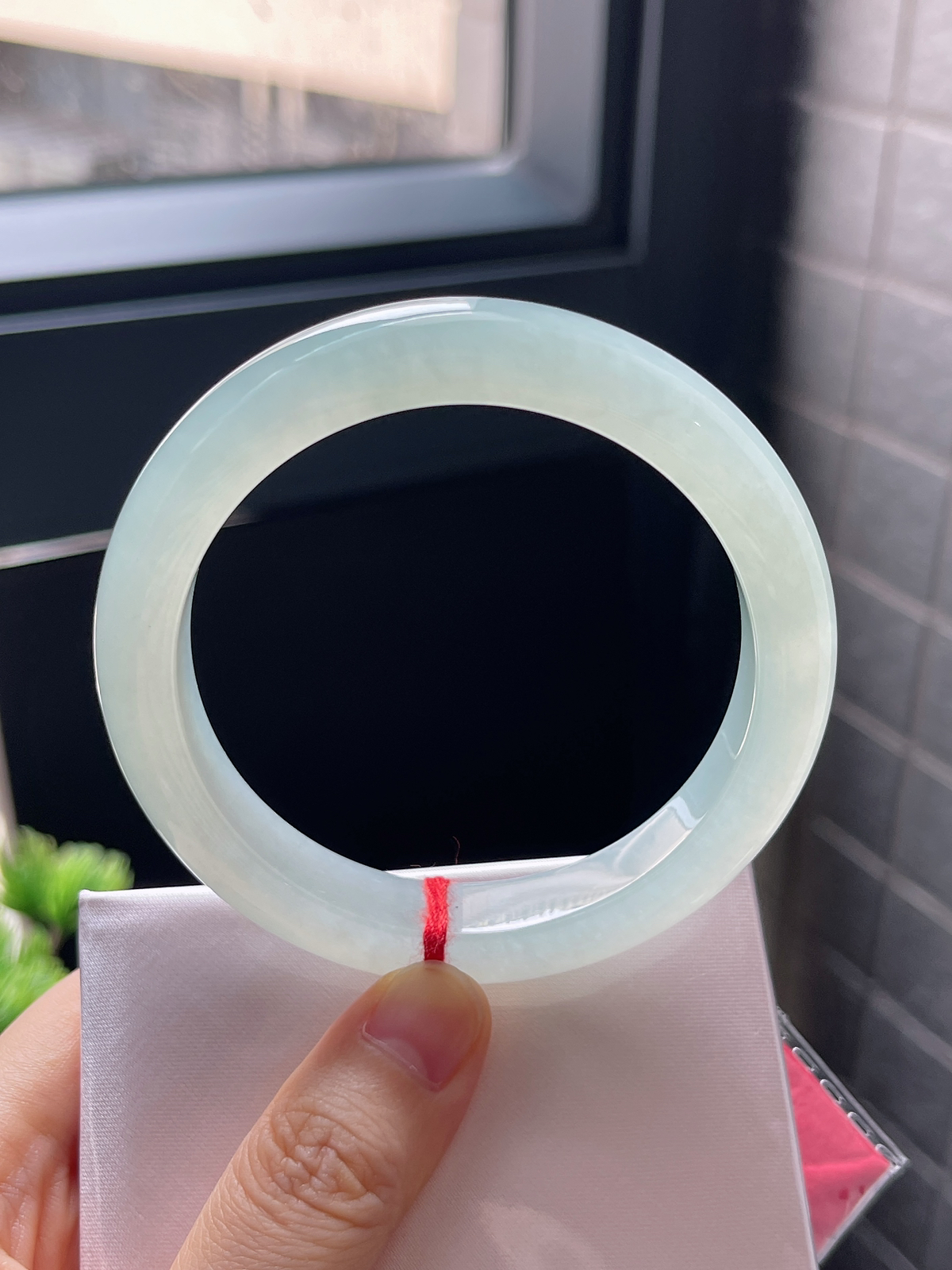 正圈57.7，胶润淡绿翡翠正圈手镯