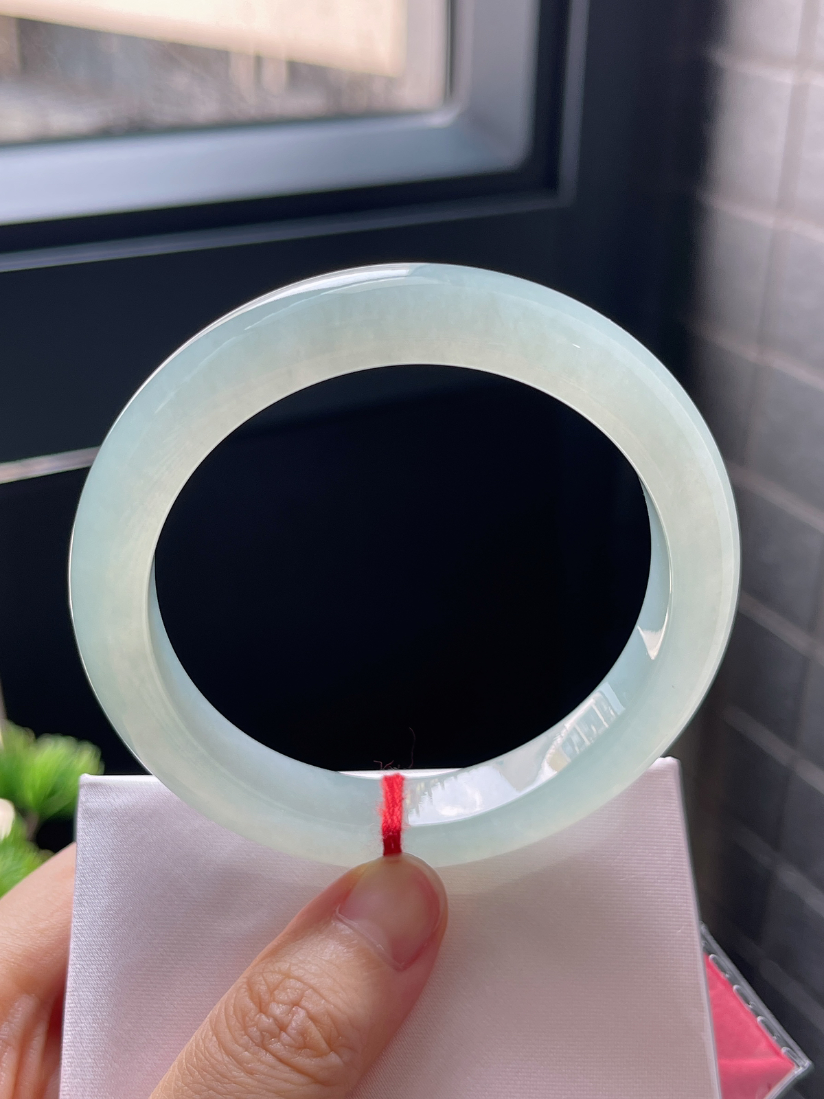 正圈57.7，胶润淡绿翡翠正圈手镯