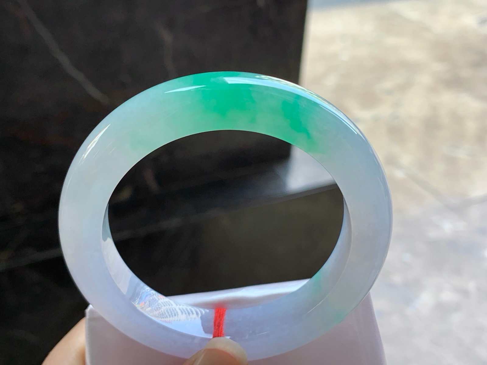 55.5-12.3-10.2

飘绿手镯^_^色阳 玉质温润
