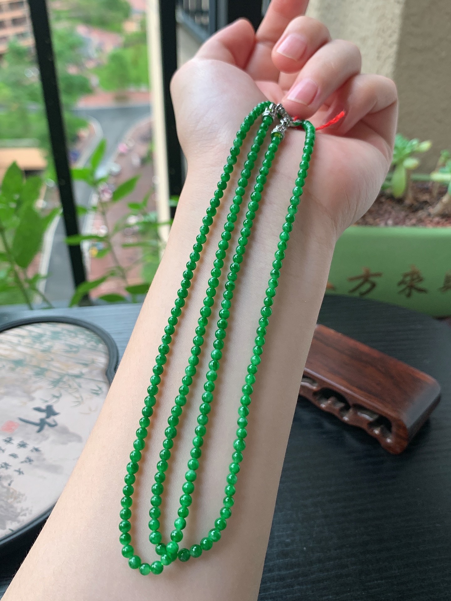 老坑冰种胶感飘阳绿圆珠项链 裸石尺寸:3.2mm