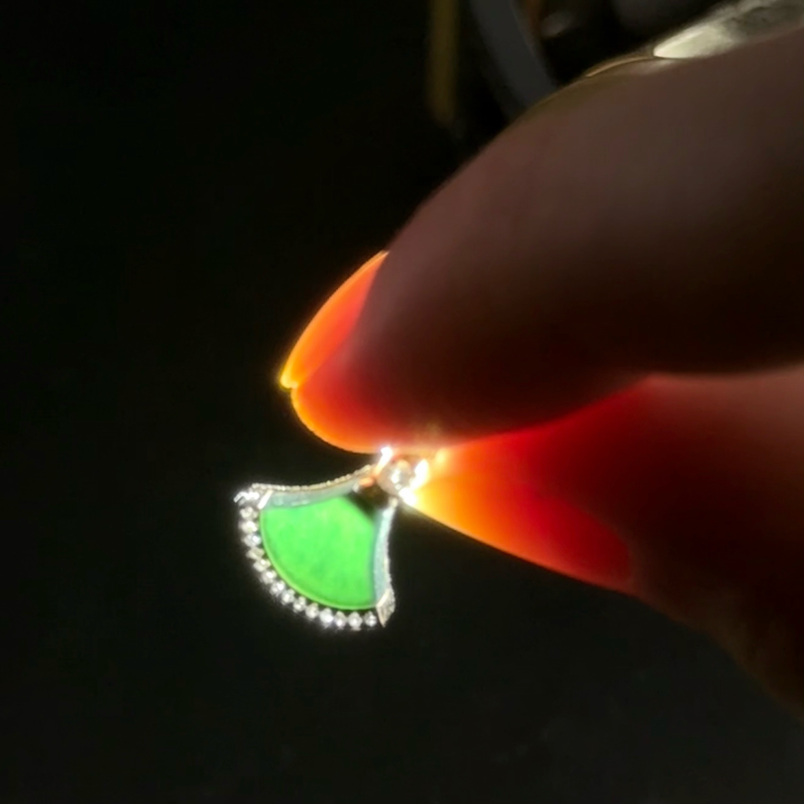 精品18k墨翠小裙子耳钉 种好色正 黑度极好 打灯通透 油性十足 尺寸13.6