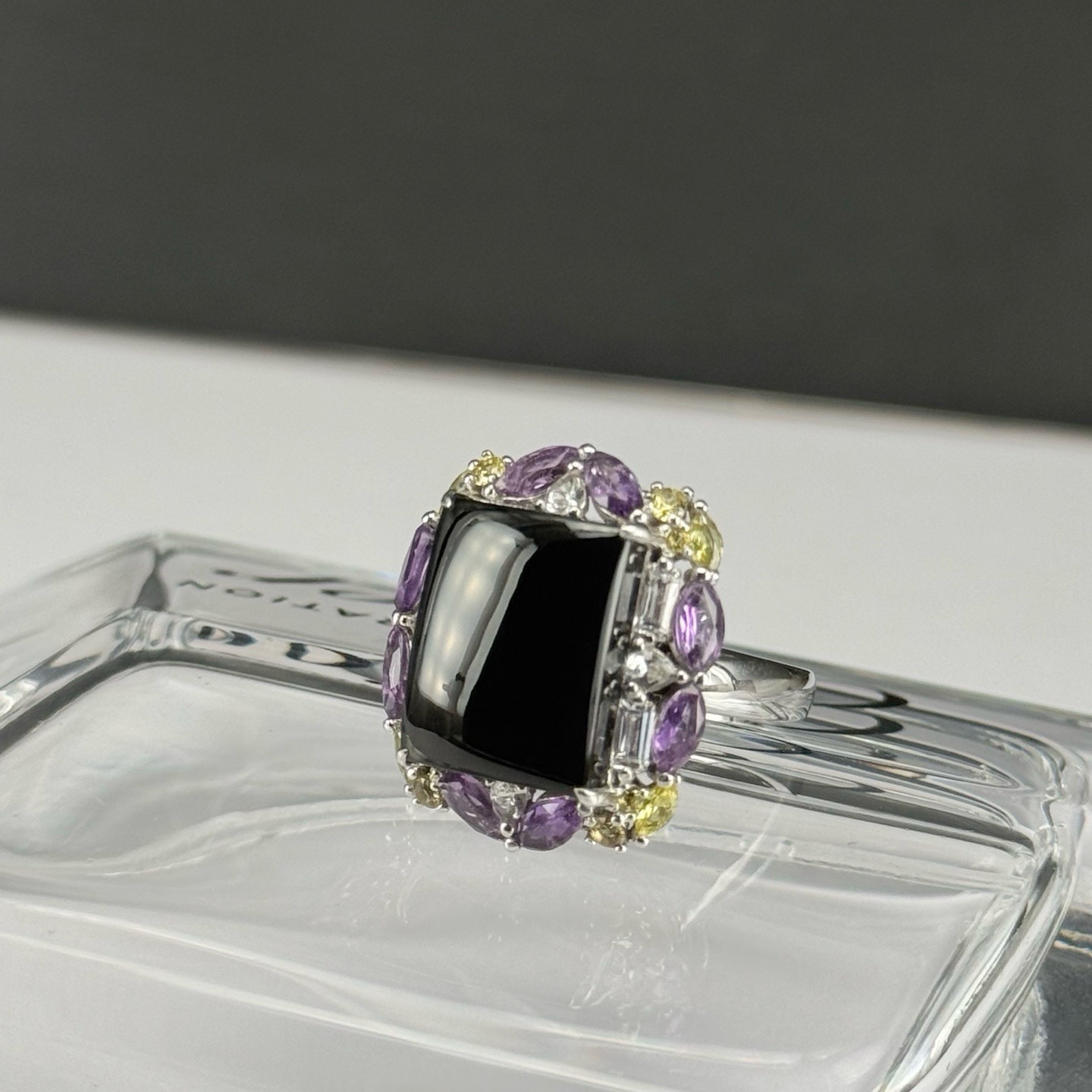 精品18k墨翠女戒 种好色正 黑度极好 打灯通透 油性十足 尺寸21.8