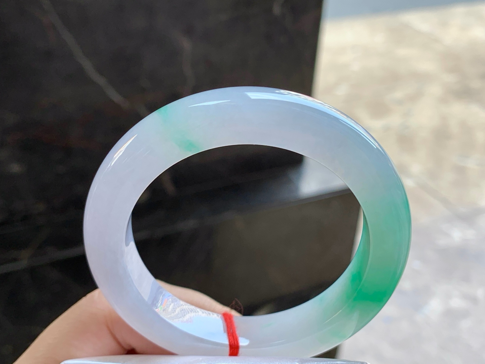 55.5-12.3-10.2

飘绿手镯^_^色阳 玉质温润