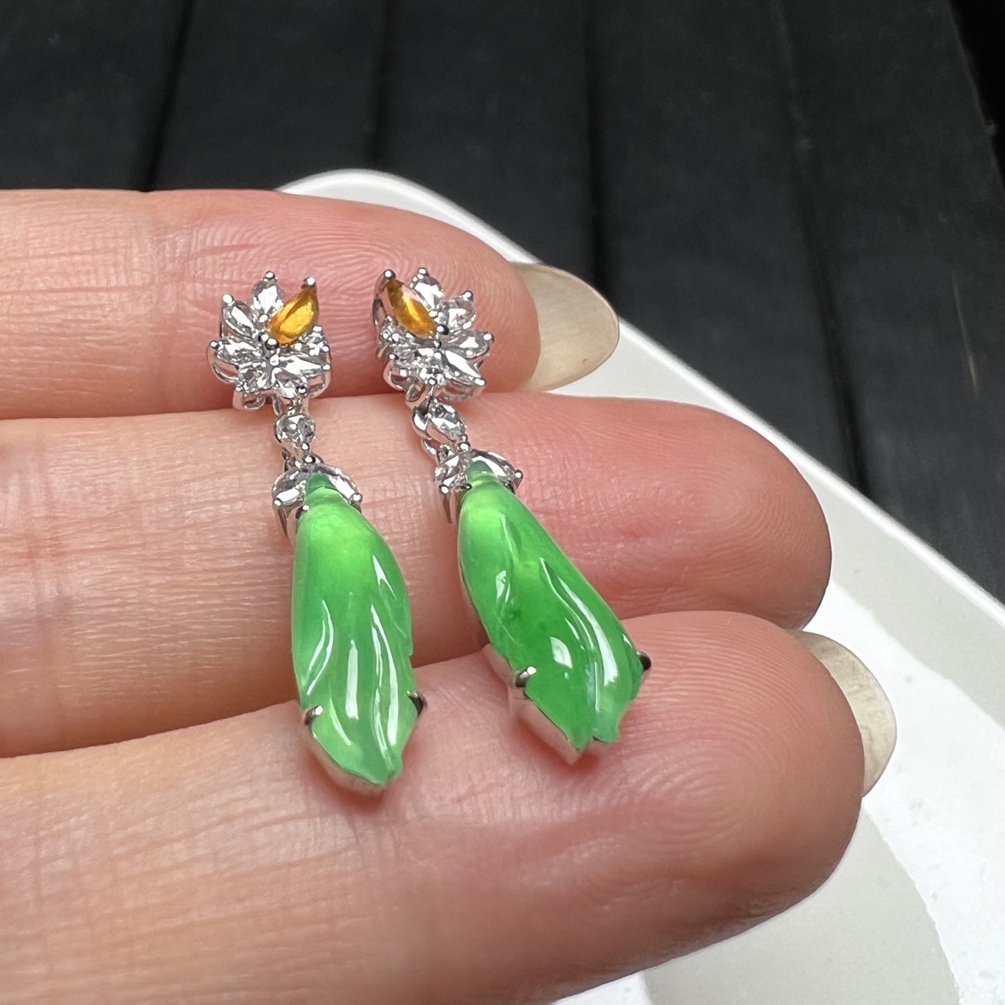 ️18k金钻石镶嵌冰种阳绿翡翠兰花耳坠耳环天然A货精品，13.5-5.2