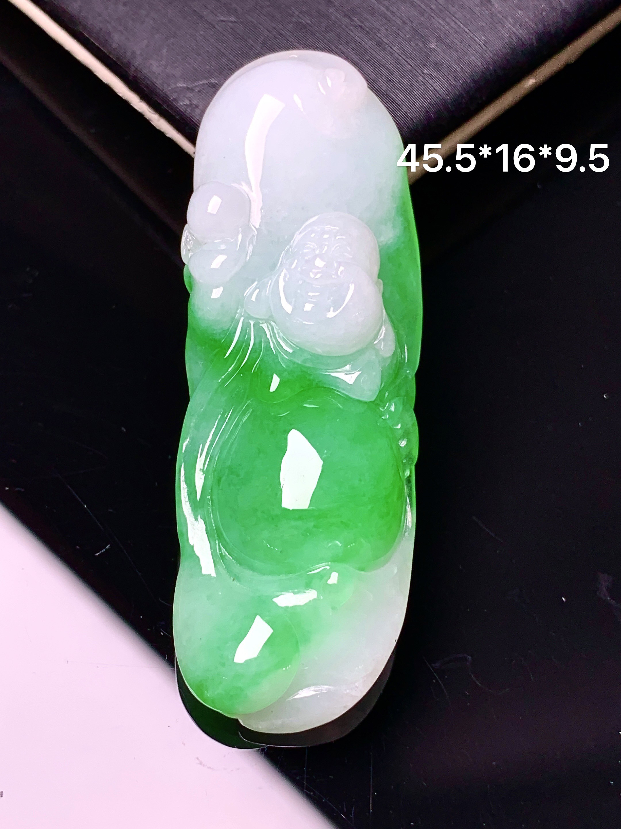飘阳绿佛公吊坠 玉质细腻 色泽艳丽清新 水润亮眼 整体尺寸45.5*16*9.5 c1