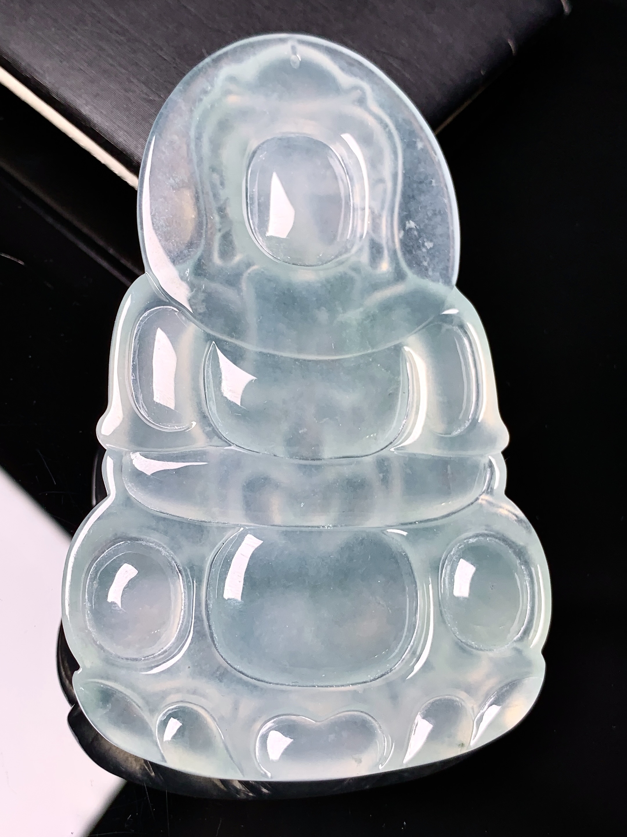 冰种观音菩萨吊坠 玉质细腻 色泽艳丽清新 水润亮眼 整体尺寸72.2*45.5*6 c1