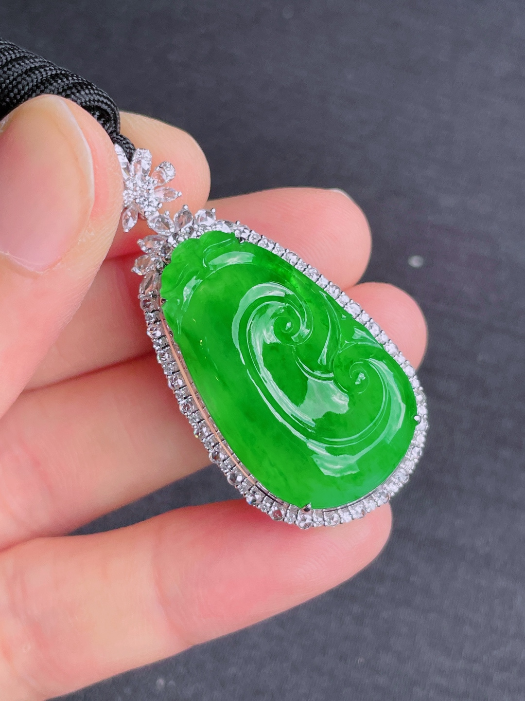 ️绿如意吊坠，晶莹剔透，新颖时尚，无裂，31-18.5-4
