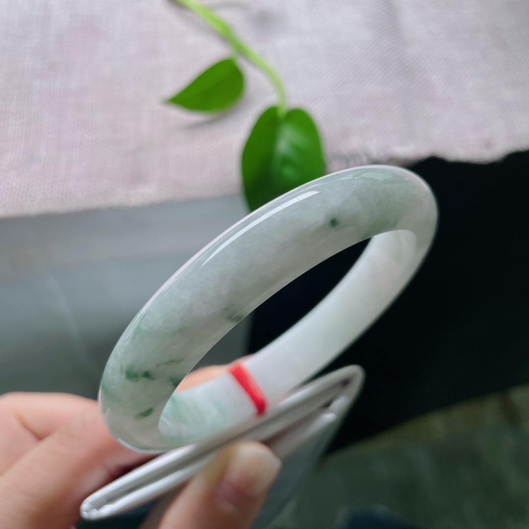 61.8/11.8/7.8，飘花正圈，水润，细腻，甜美，优雅，一点皮纹，ss52201a