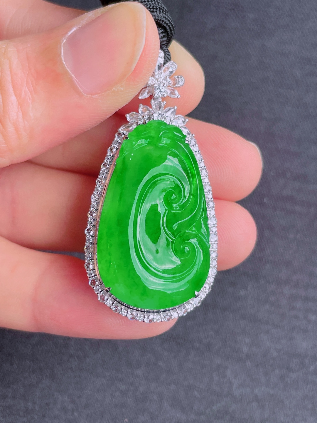 ️绿如意吊坠，晶莹剔透，新颖时尚，无裂，31-18.5-4