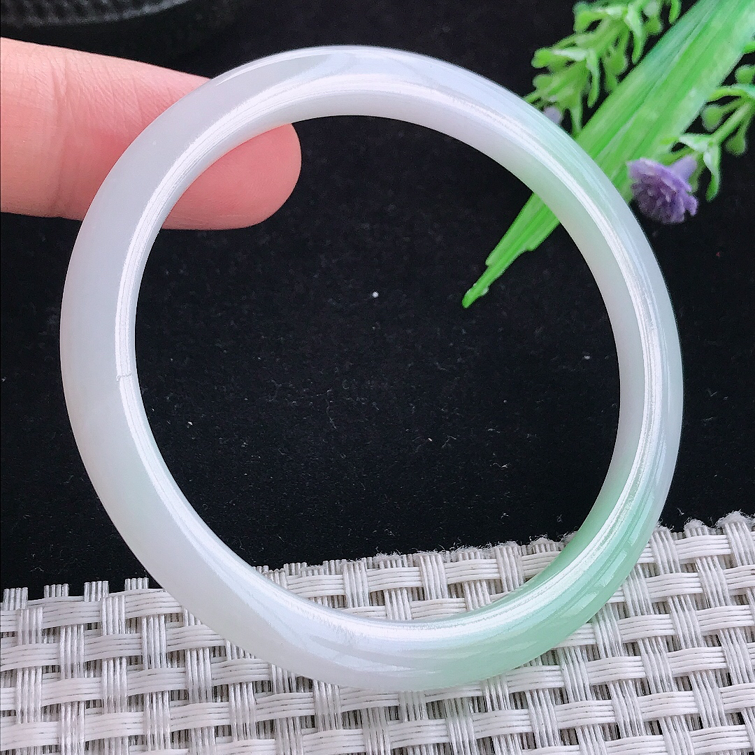 实拍A货翡翠53.5/5.3/6.8叮当镯老坑秀气冰胶飘绿细条手镯玉手镯