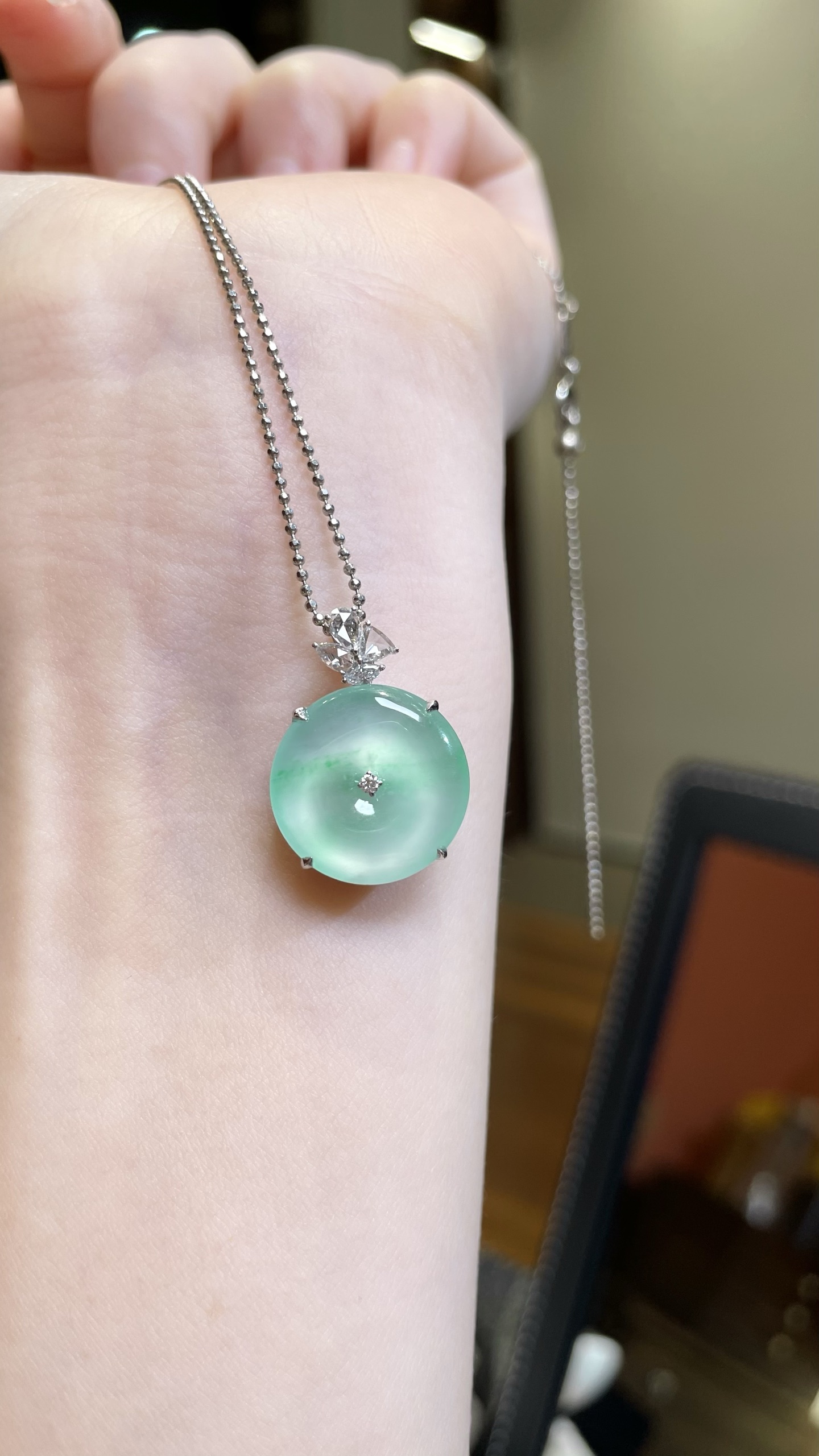 玻璃冰薄荷绿平安扣吊坠 · 高品质美物 18K · 整：21.5*15.4*6.4mm 裸：15.4