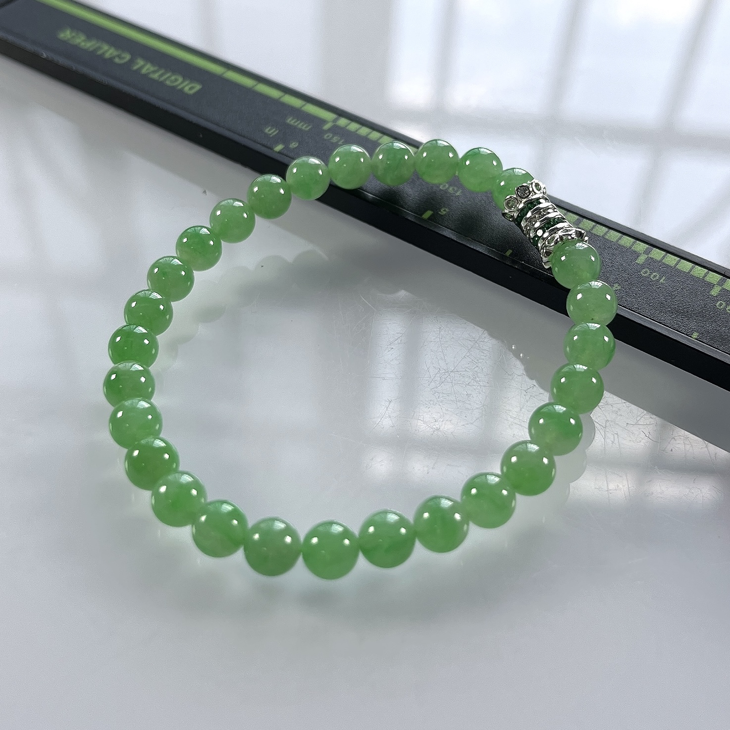 缅甸天然翡翠A货，卡6冰种果绿圆珠手串手链，尺寸：6mm/28颗，长度175mm，重量：11.69g