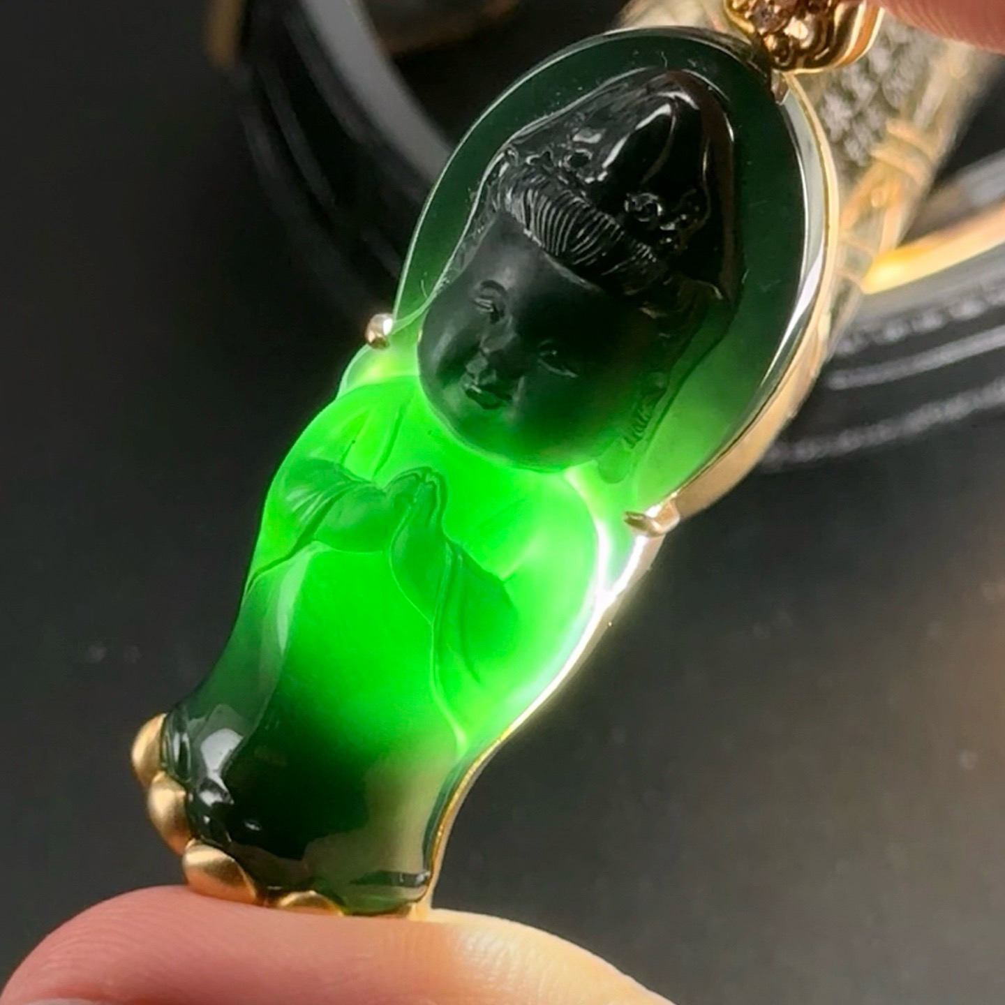 精品18k墨翠宝宝观音 种好色正 黑度好 打灯通透 油性十足 尺寸57.4