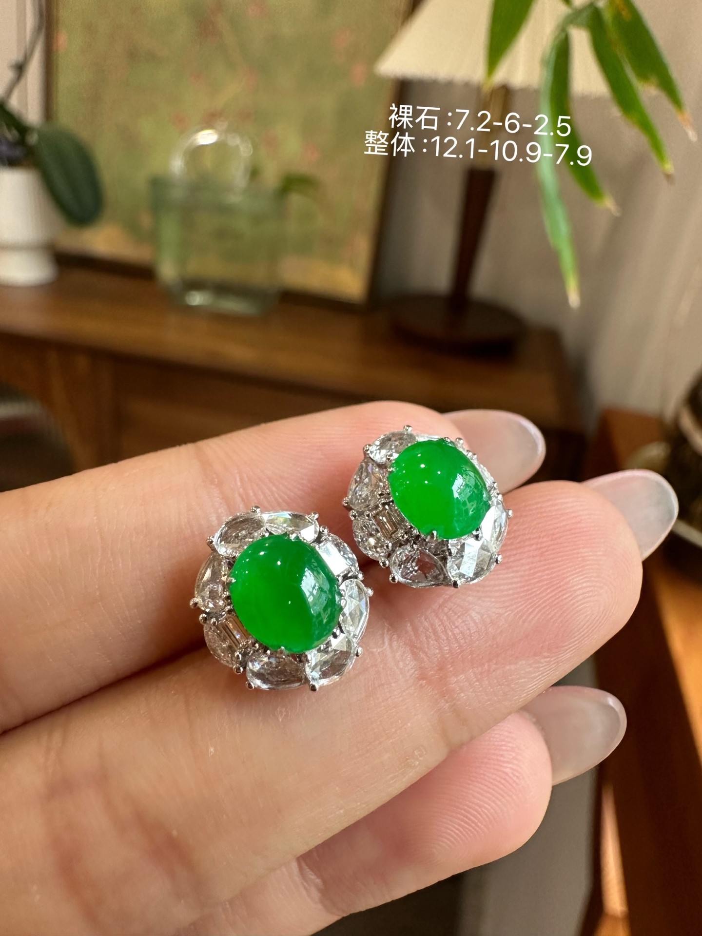️ 阳绿蛋面耳钉