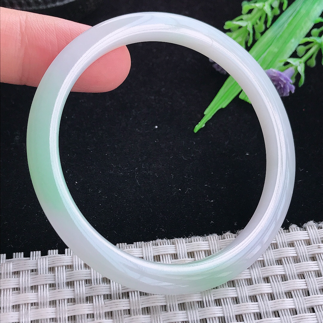 实拍A货翡翠53.5/5.3/6.8叮当镯老坑秀气冰胶飘绿细条手镯玉手镯