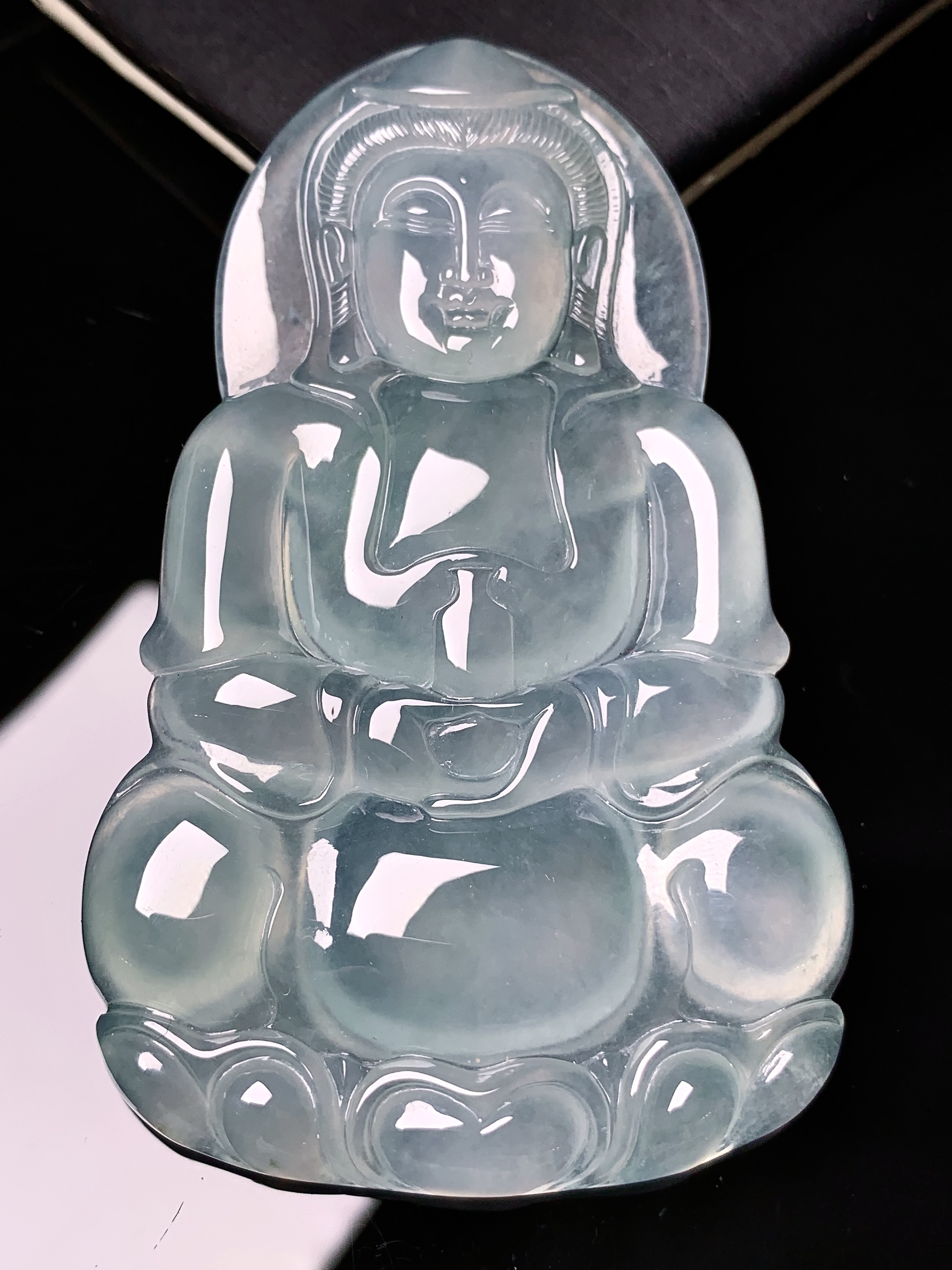 冰种观音菩萨吊坠 玉质细腻 色泽艳丽清新 水润亮眼 整体尺寸72.2*45.5*6 c1