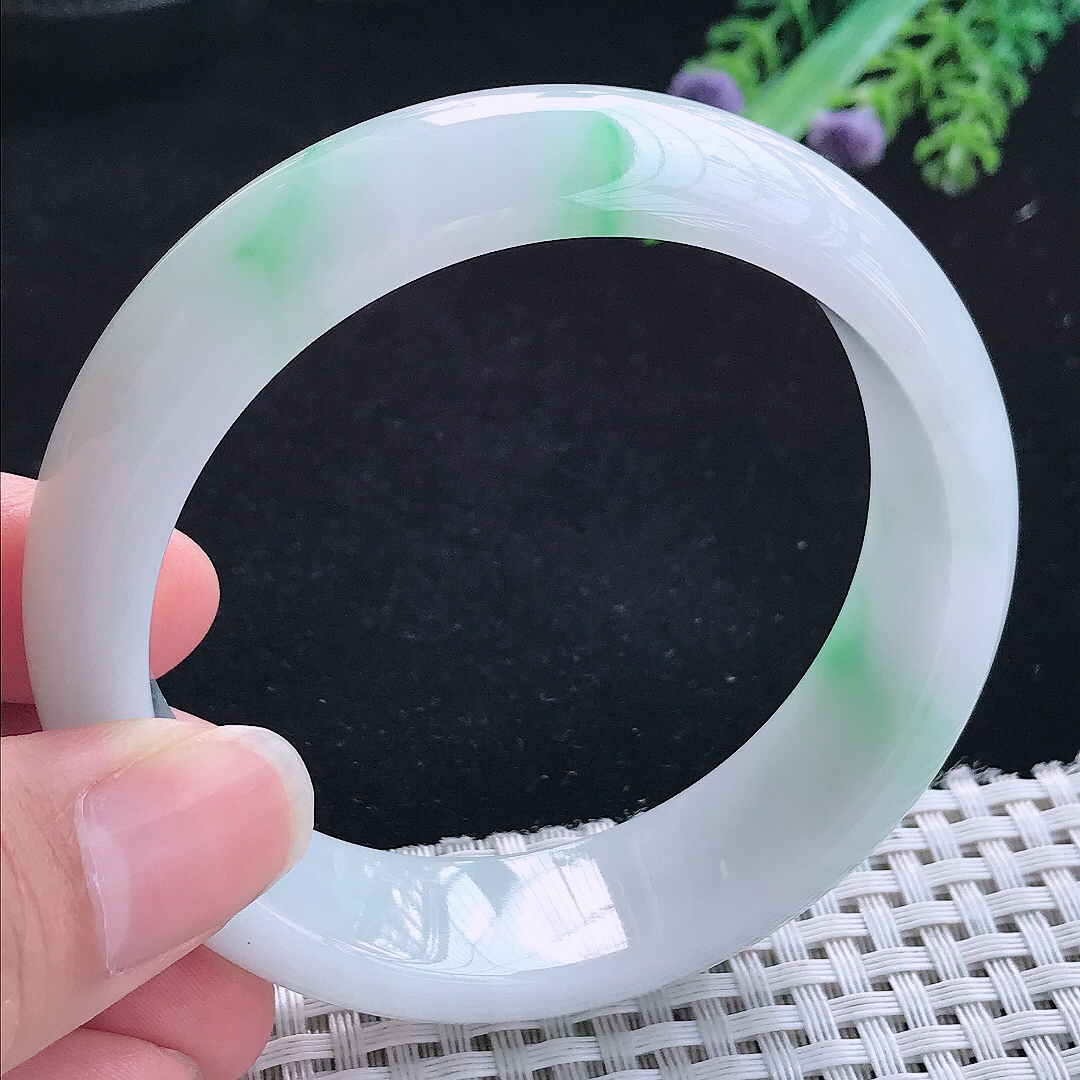 实拍A货翡翠58.5/17.1/8.6轮胎镯精美冰润白底青手镯平安手镯