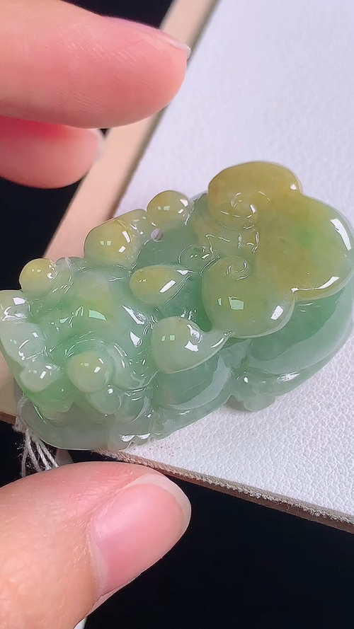 黄翡貔貅，无裂，尺寸:38.7-23.2-14.9mm