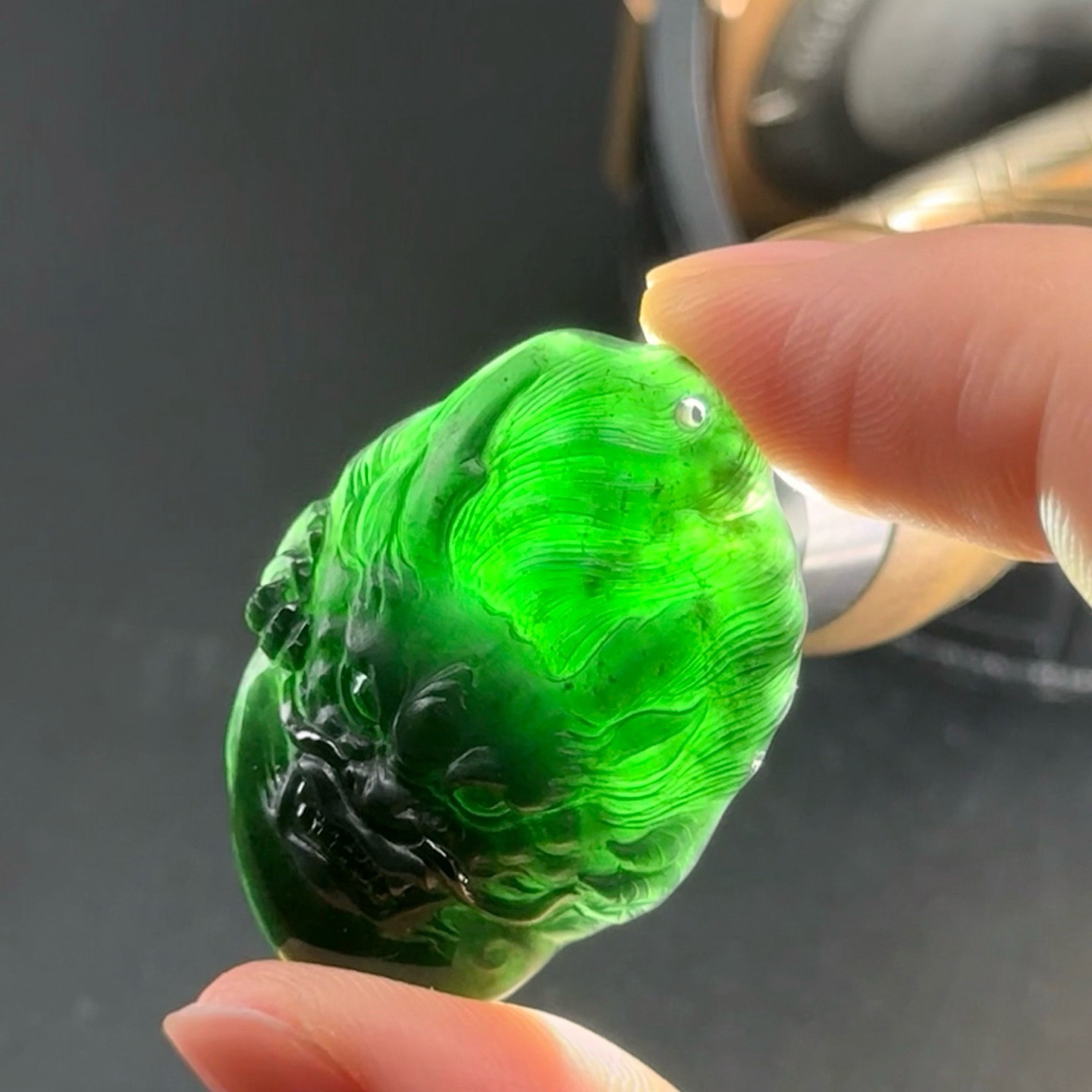 精品墨翠龙头 种好色正 黑度极好 打灯通透 油性十足 尺寸35.2