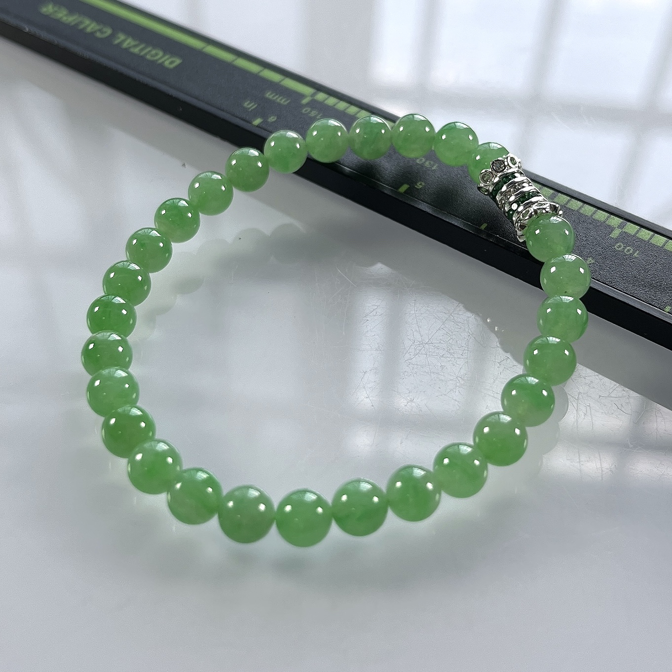 缅甸天然翡翠A货，卡6冰种果绿圆珠手串手链，尺寸：6mm/28颗，长度175mm，重量：11.69g