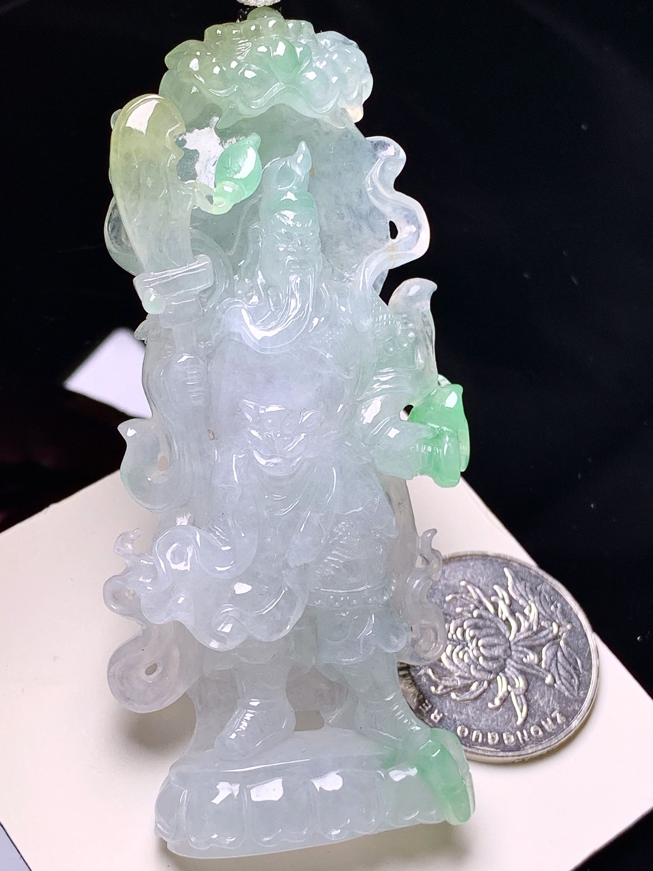 飘黄绿翡关公吊坠 玉质细腻 色泽艳丽清新 水润亮眼 整体尺寸83*35.8*11 a5