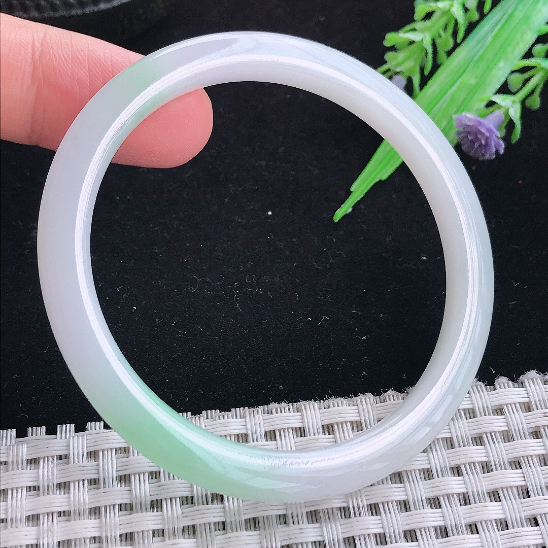 实拍A货翡翠53.5/5.3/6.8叮当镯老坑秀气冰胶飘绿细条手镯玉手镯