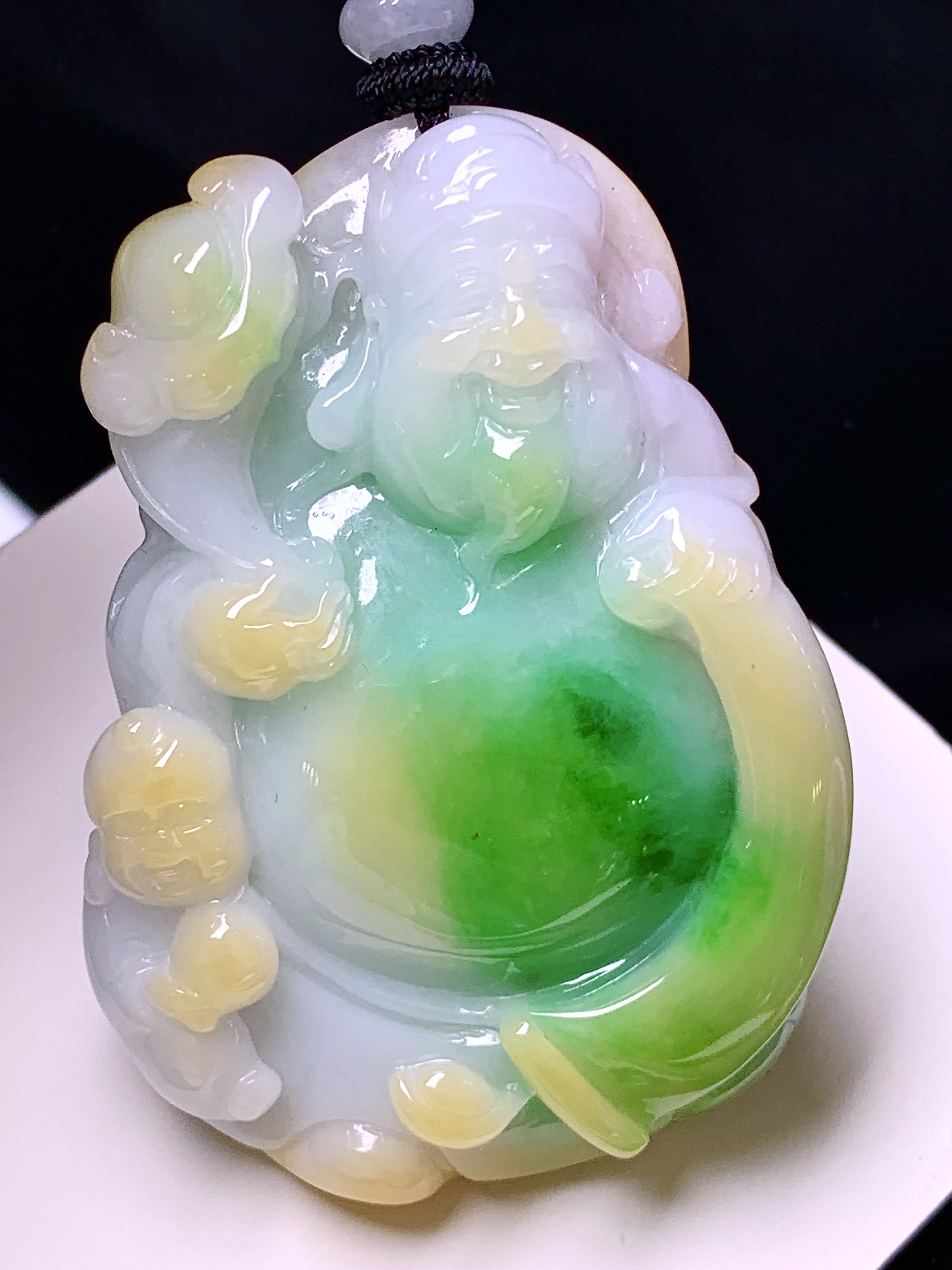 飘黄绿翡财神爷吊坠 玉质细腻 色泽艳丽清新 水润亮眼 整体尺寸56.2*39.8*12.5 w1