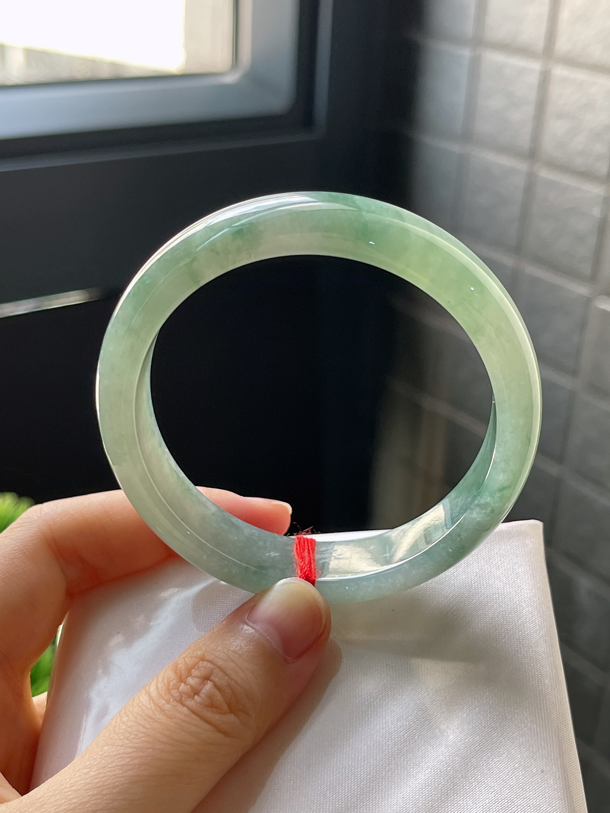 正圈54.3，冰糯飘花正圈翡翠手镯