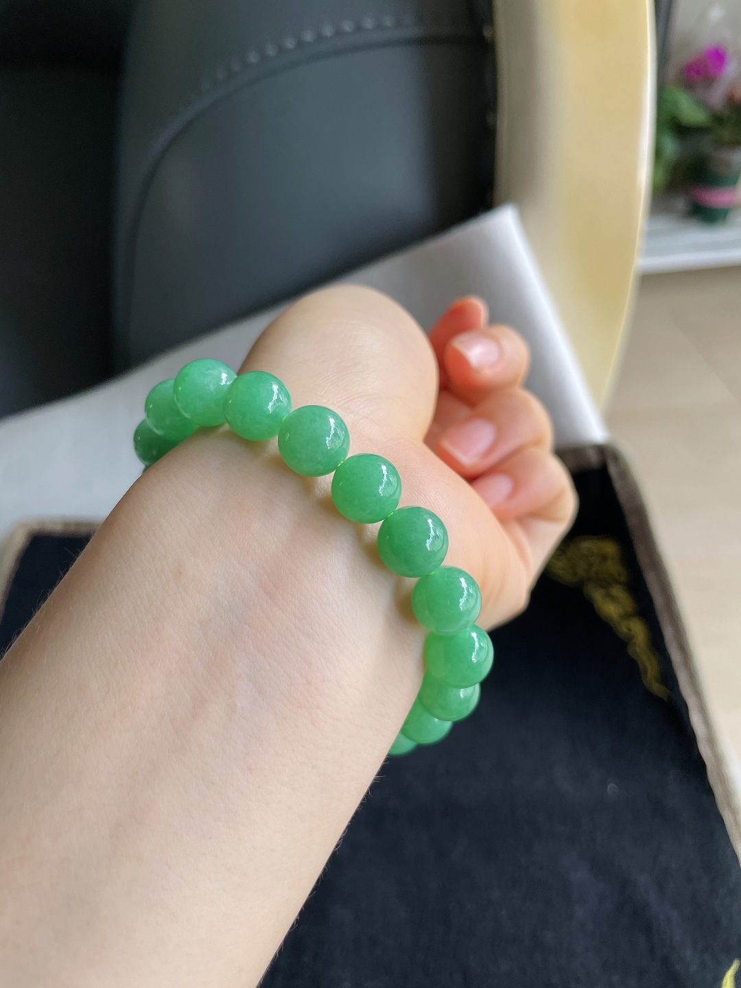 缅甸天然翡翠A货，冰满绿手链，尺寸：10mm。【编4083】