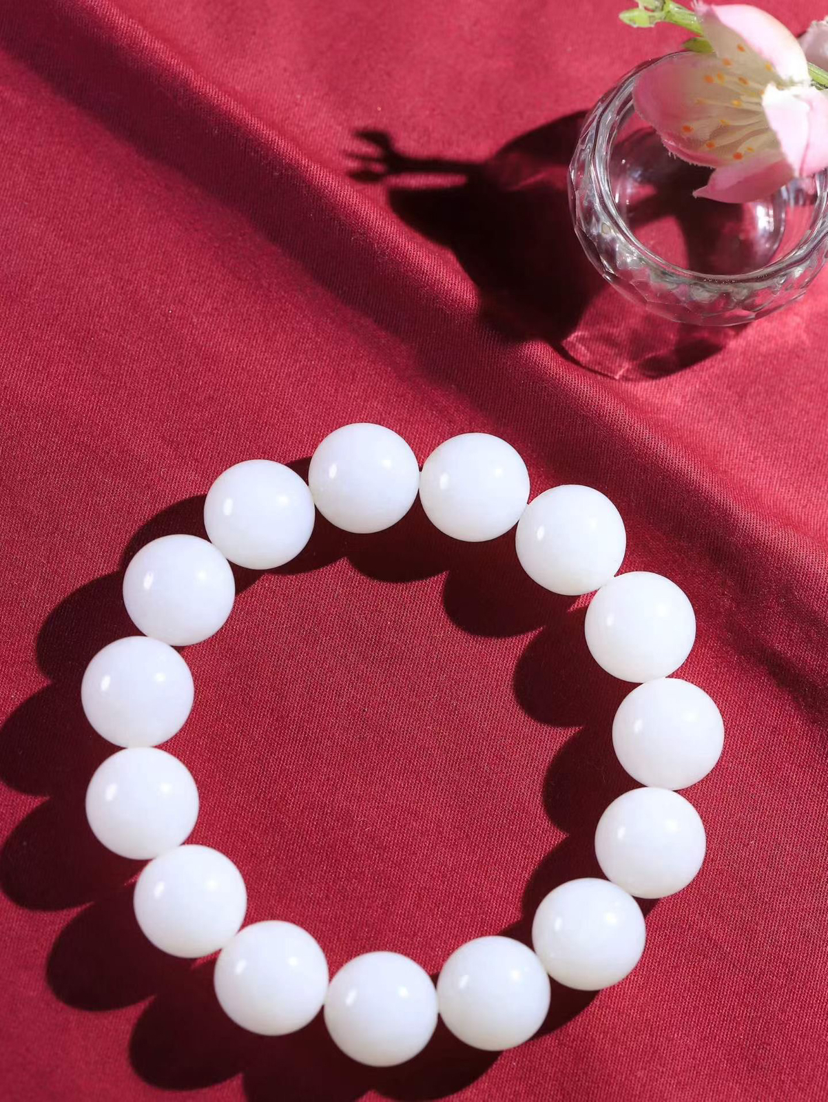 【珠圆玉润.手串】

精品️和田玉白玉珠圆玉润手串 玉质温润细腻  整串打磨圆润，佩戴舒适。珠珠落玉盘，间关莺语花底滑，一生美好时光，无论身在何处，都有它相伴相守。事事顺遂，幸福美满，吉祥如意。重77.7克 尺寸取一15.2mm FDL-16502413