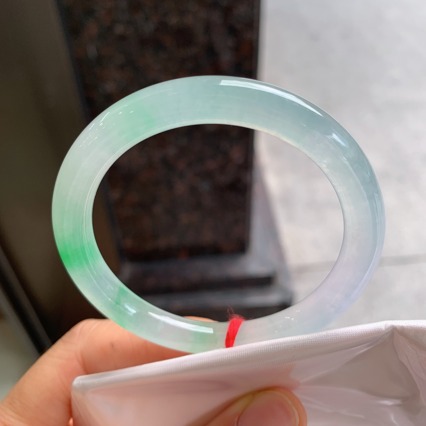 圆条冰飘绿 无裂 尺寸：52.5/7.8 种色俱佳