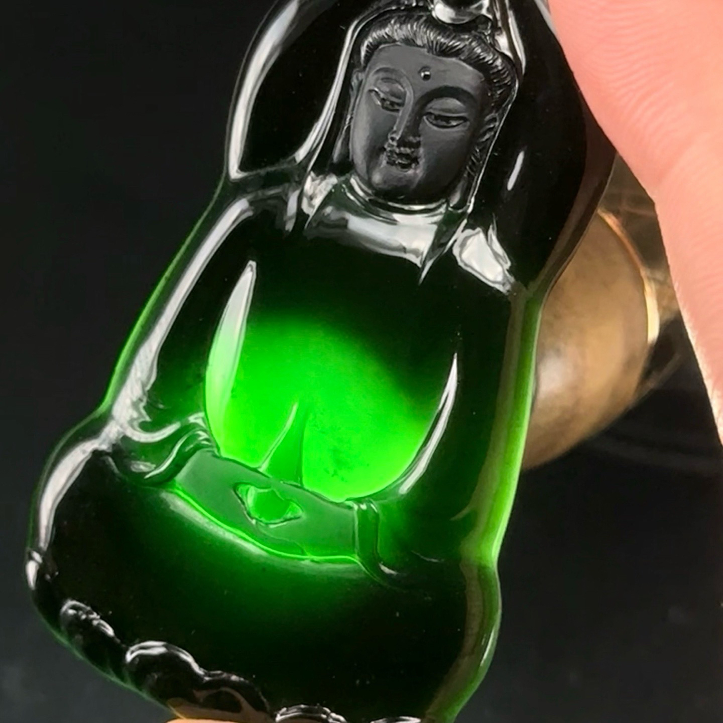 精品墨翠观音 种好色正 黑度极好 打灯通透 油性十足 尺寸56.3