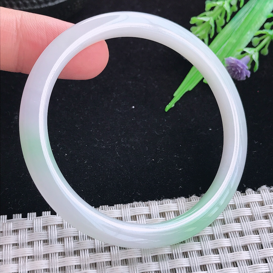 实拍A货翡翠53.5/5.3/6.8叮当镯老坑秀气冰胶飘绿细条手镯玉手镯