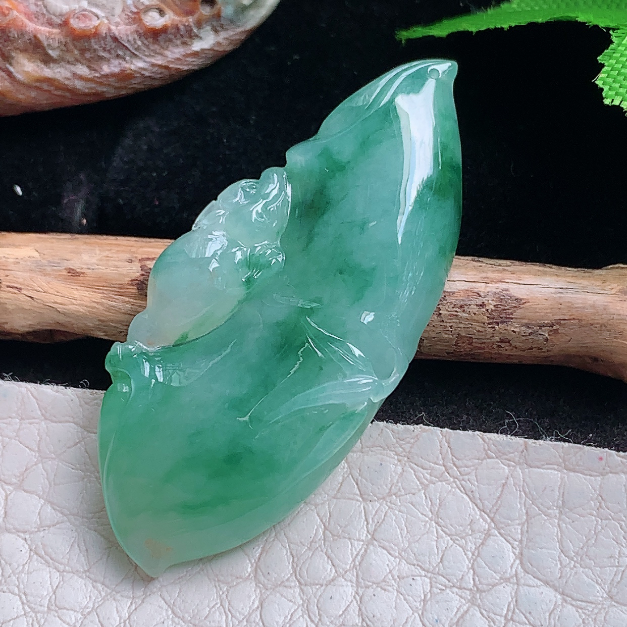 lz实拍44.3*20*5.5天然缅甸翡翠冰飘花节节高 竹节玉吊坠 玉挂件