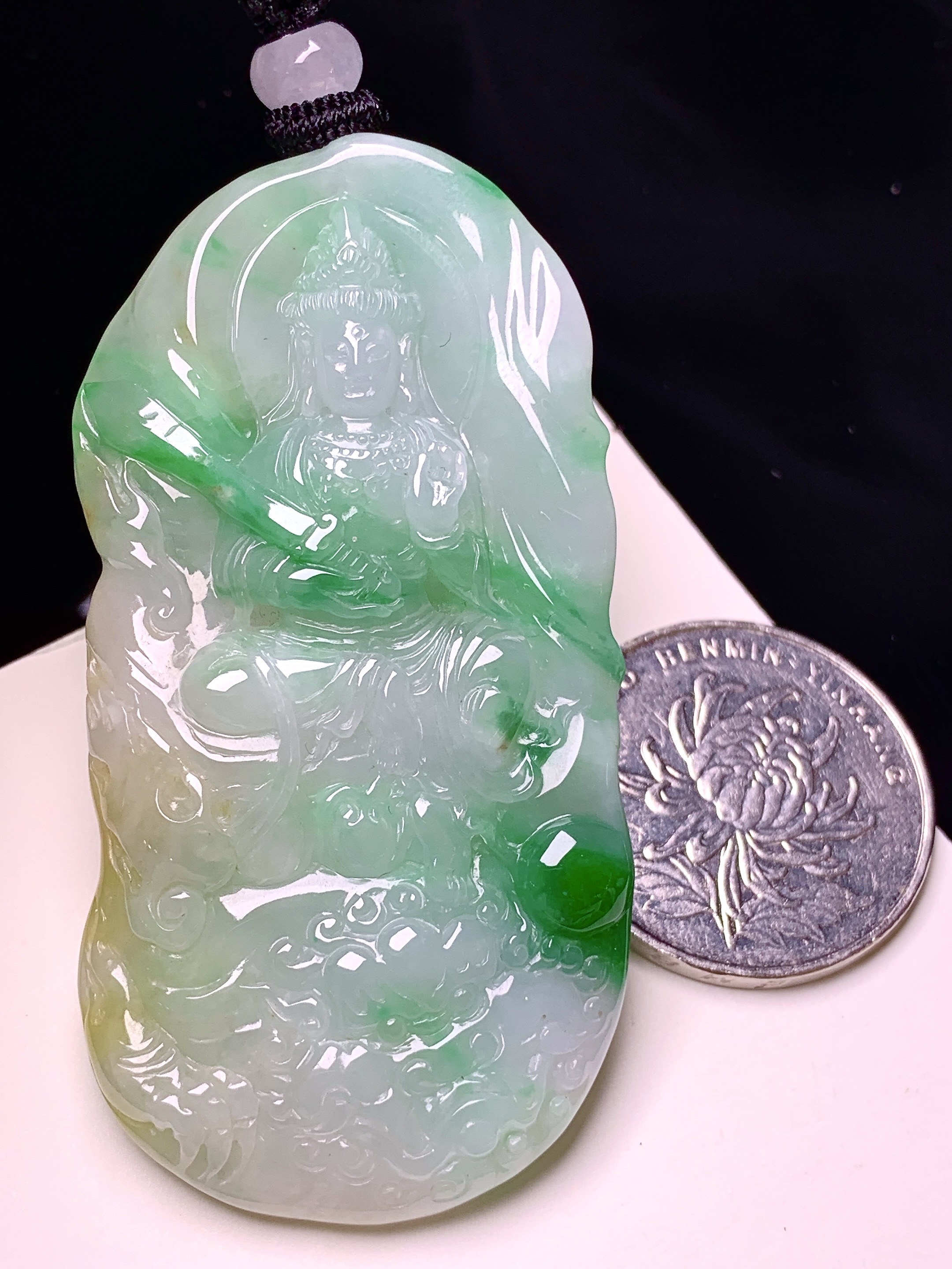 飘黄绿翡文殊菩萨吊坠 玉质细腻 色泽艳丽清新 水润亮眼 整体尺寸62*31.3*7.8 w1