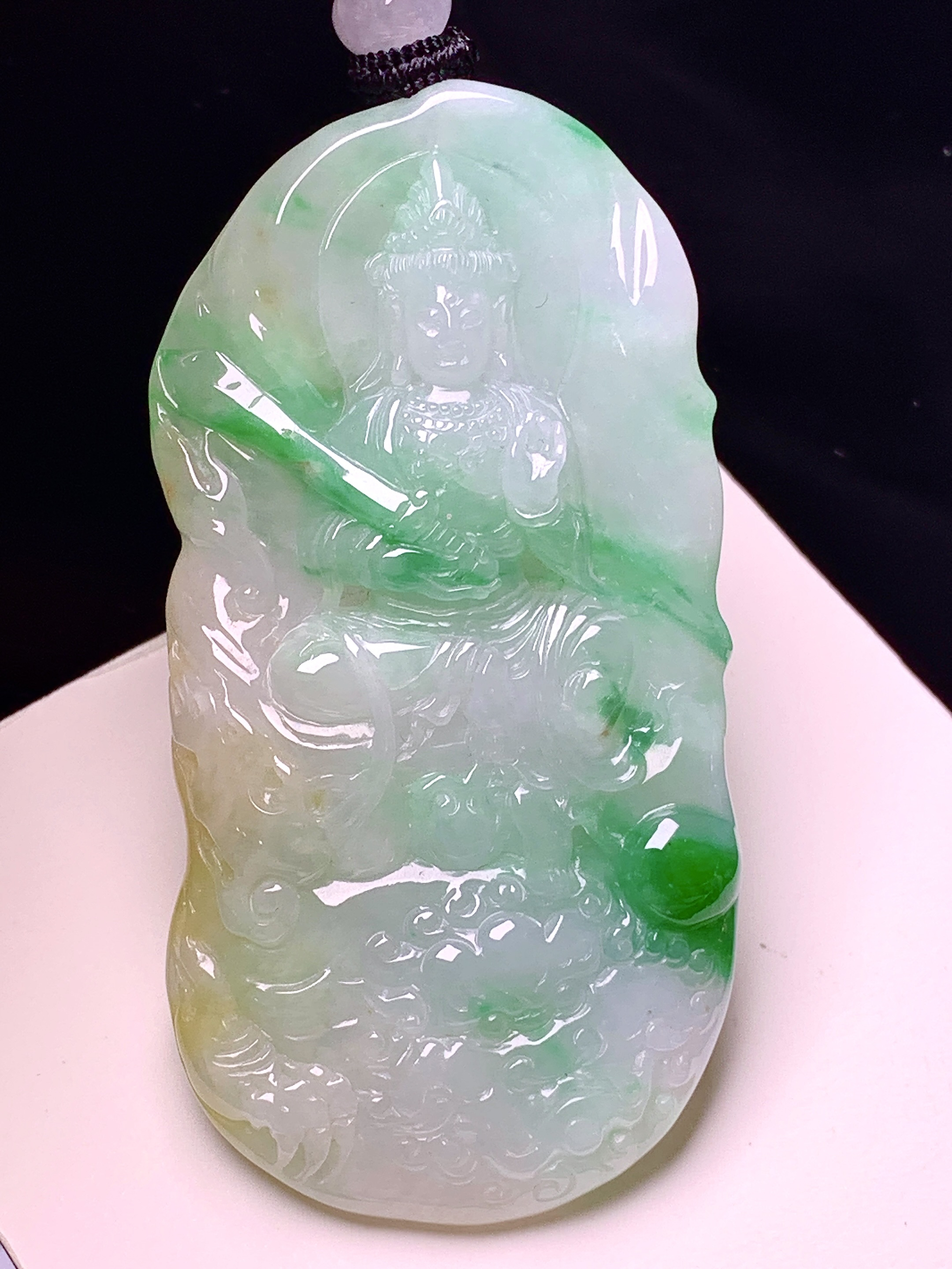 飘黄绿翡文殊菩萨吊坠 玉质细腻 色泽艳丽清新 水润亮眼 整体尺寸62*31.3*7.8 w1
