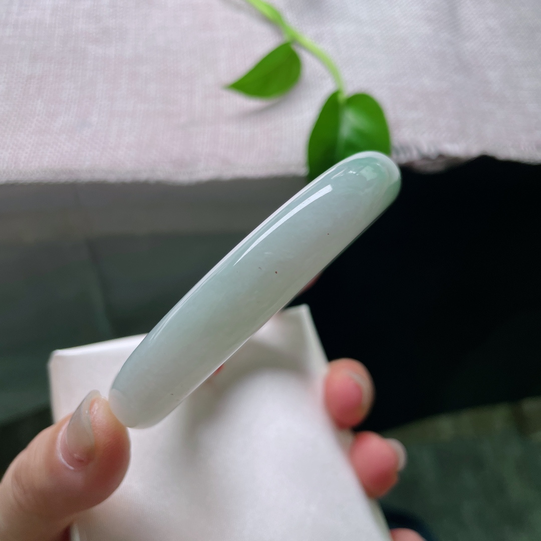 62.2/12.2/8.0，绿底正圈，水润，细腻，优雅，一点撒金，ss52272a