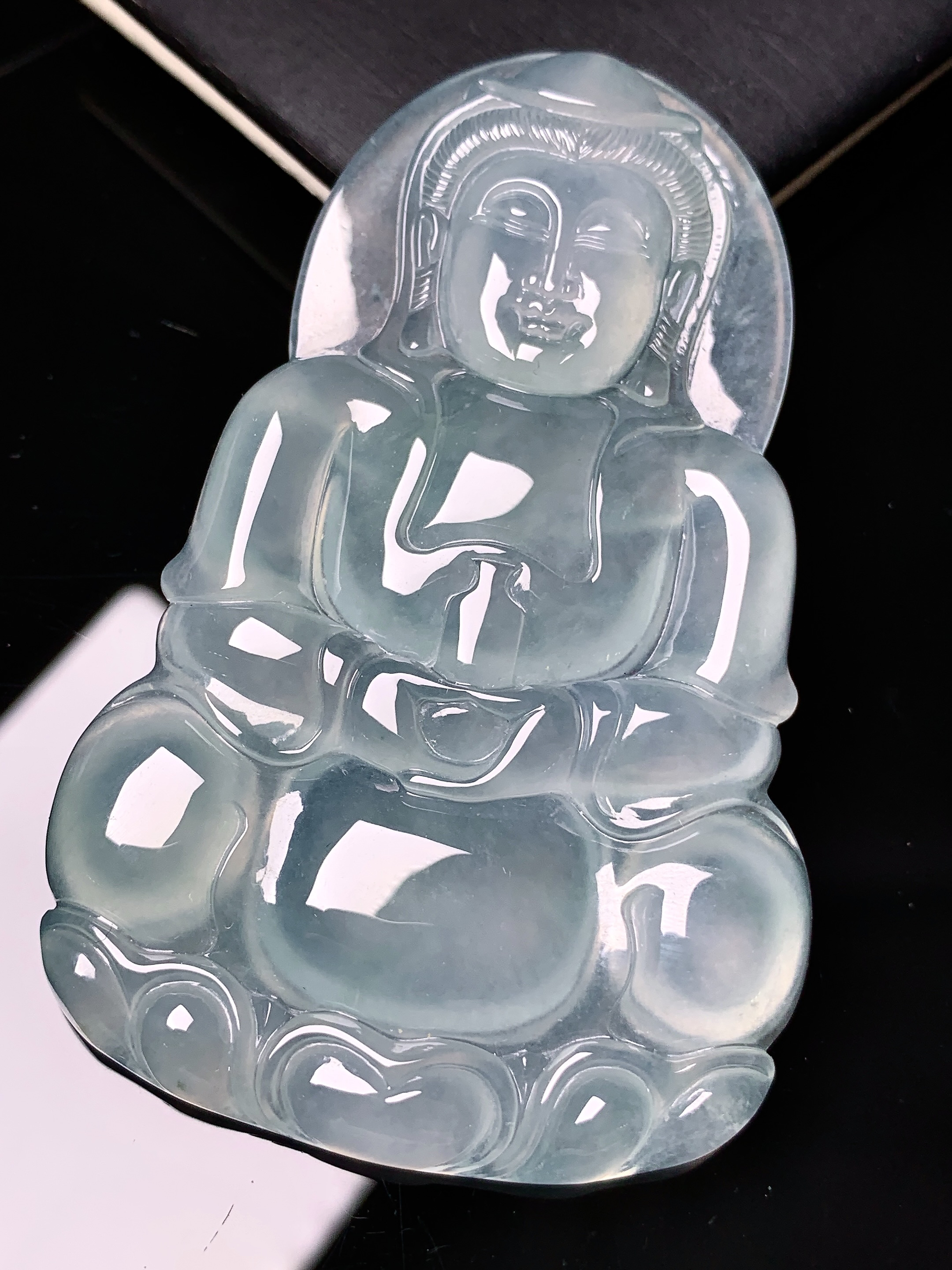 冰种观音菩萨吊坠 玉质细腻 色泽艳丽清新 水润亮眼 整体尺寸72.2*45.5*6 c1