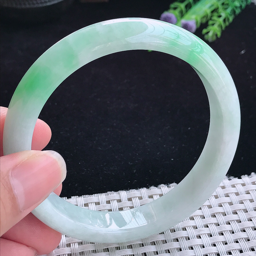 实拍A货翡翠61.5/12.8/8.3大圈口老坑飘阳绿手镯平安玉手镯