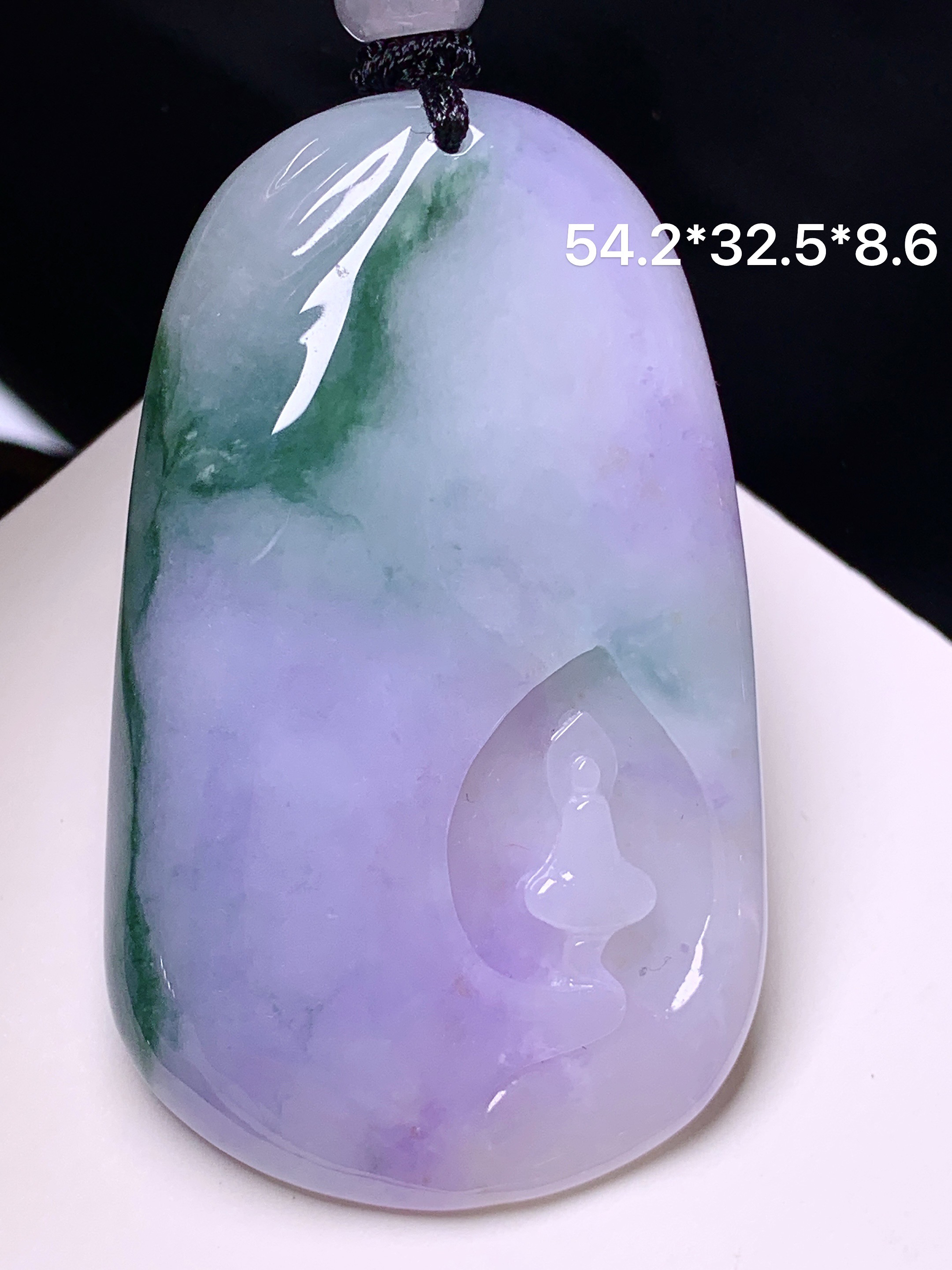 紫罗兰飘绿悟道吊坠 玉质细腻 色泽艳丽清新 水润亮眼 整体尺寸54.2*32.5*8.6 w1