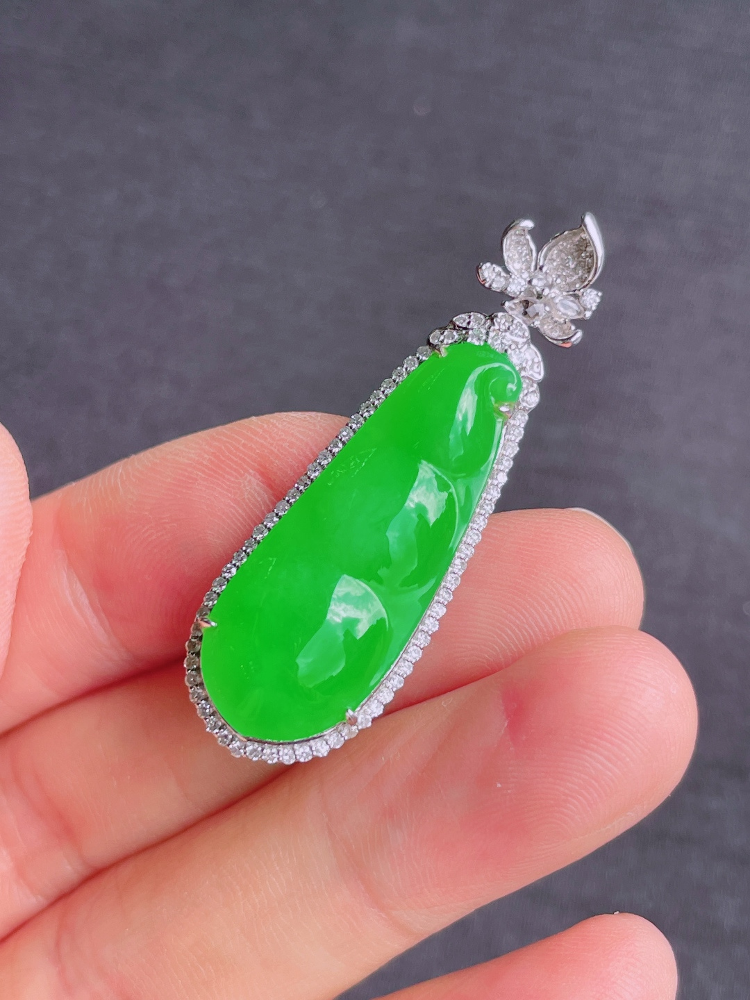 高冰绿福豆吊坠，晶莹剔透，新颖时尚，无裂，31-12-3