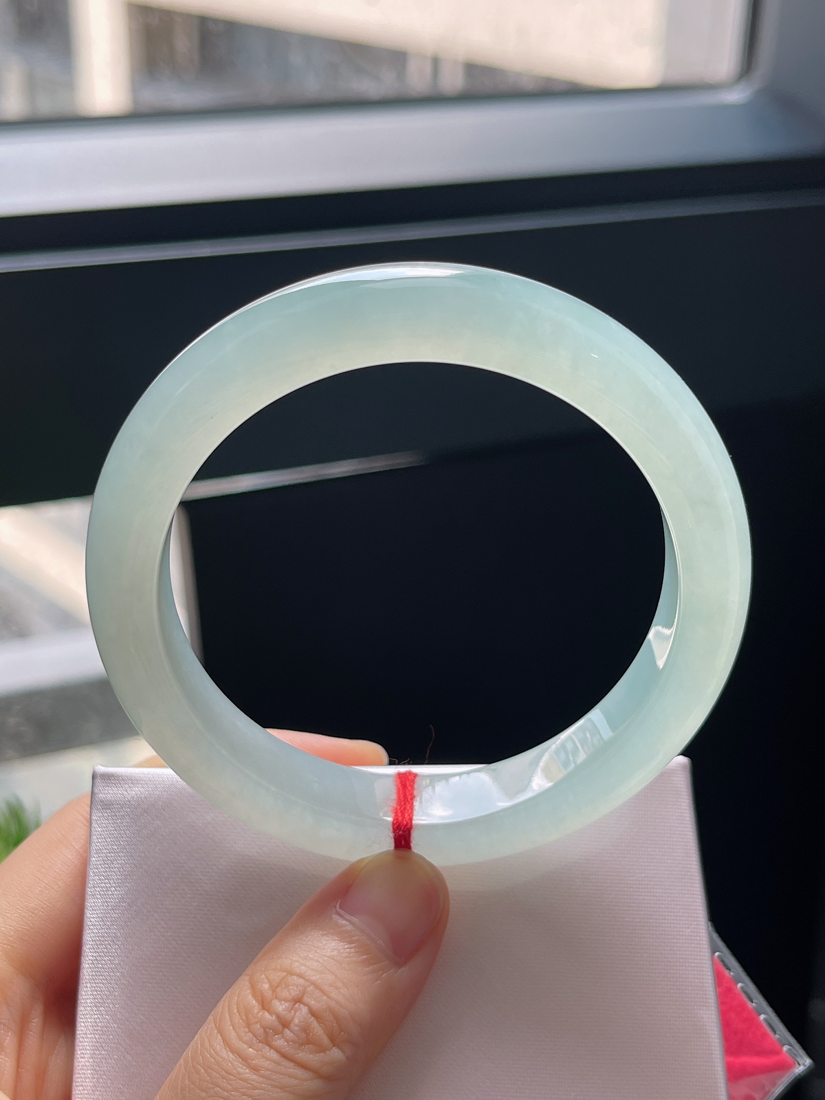 正圈57.7，胶润淡绿翡翠正圈手镯