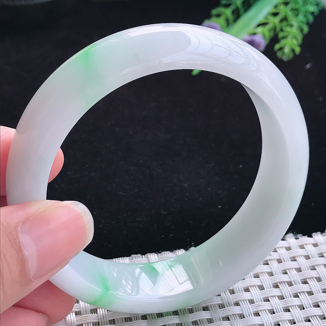 实拍A货翡翠58.5/17.1/8.6轮胎镯精美冰润白底青手镯平安手镯
