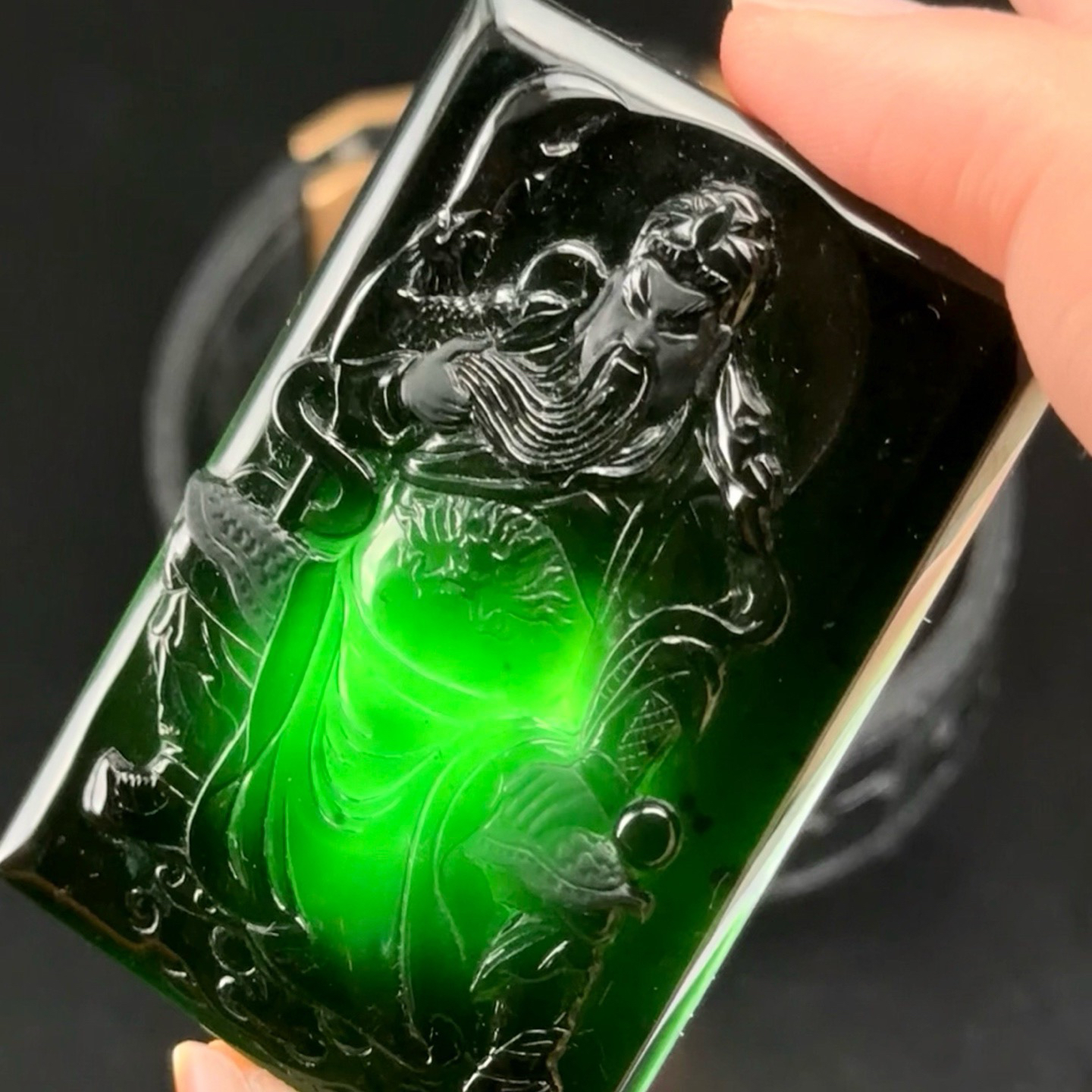 精品墨翠关公牌 种好色正 黑度极好 打灯通透 油性十足 尺寸58