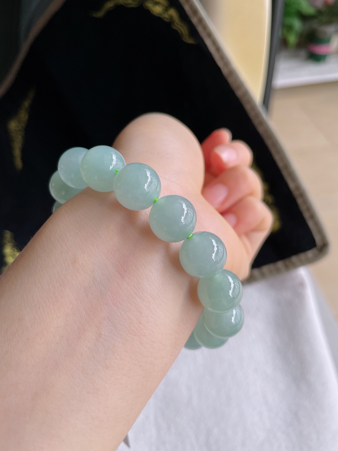 ️，缅甸天然翡翠A货，冰浅绿手串，尺寸：12.5mm。【编3031】