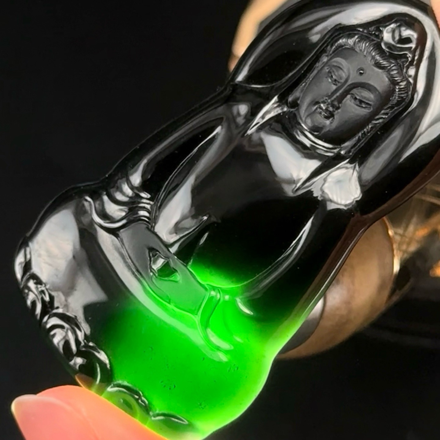 精品墨翠观音 种好色正 黑度极好 打灯通透 油性十足 尺寸56.3