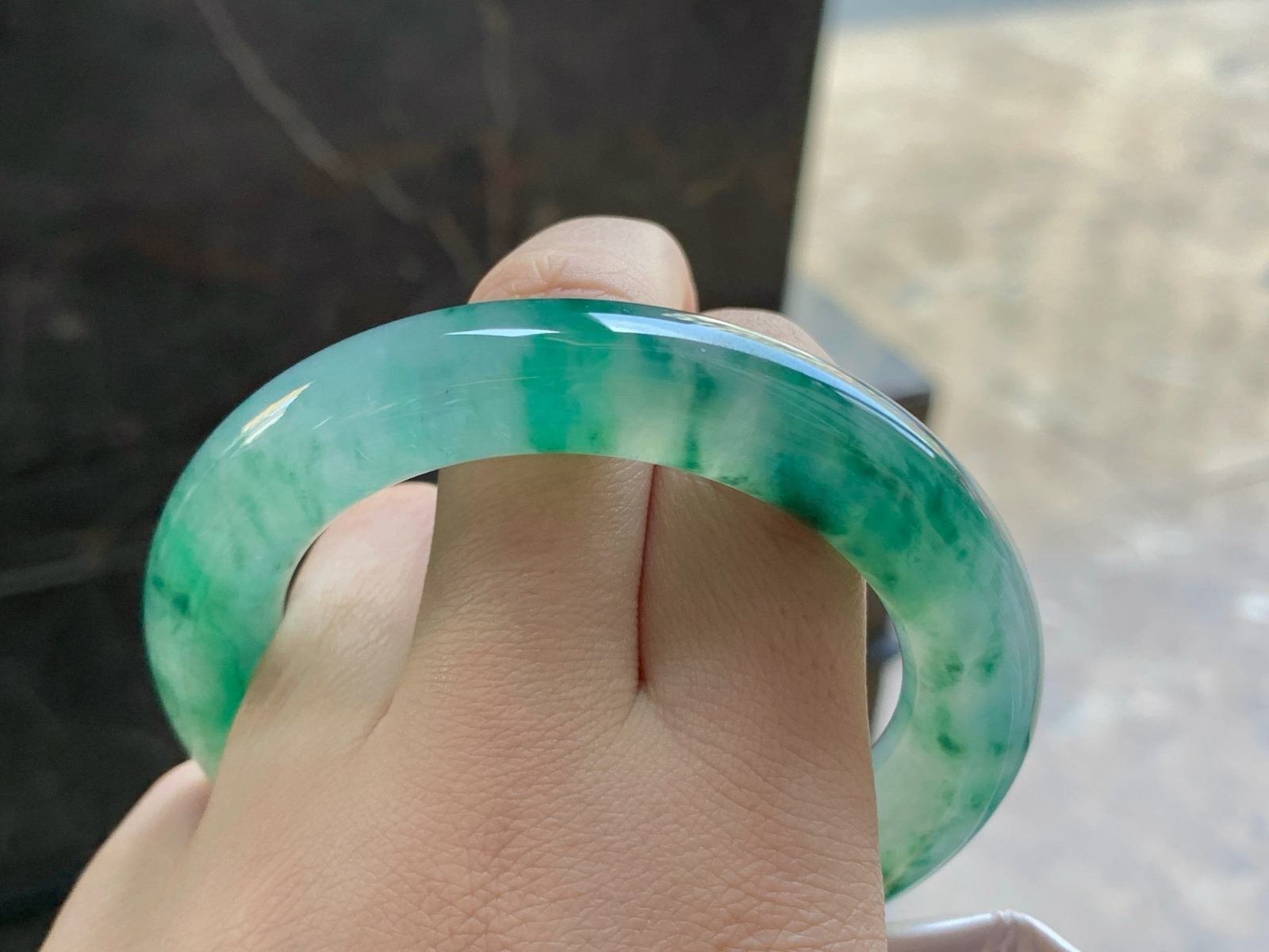 53-11.5

绿花圆条手镯^_^飘花灵韵鲜艳